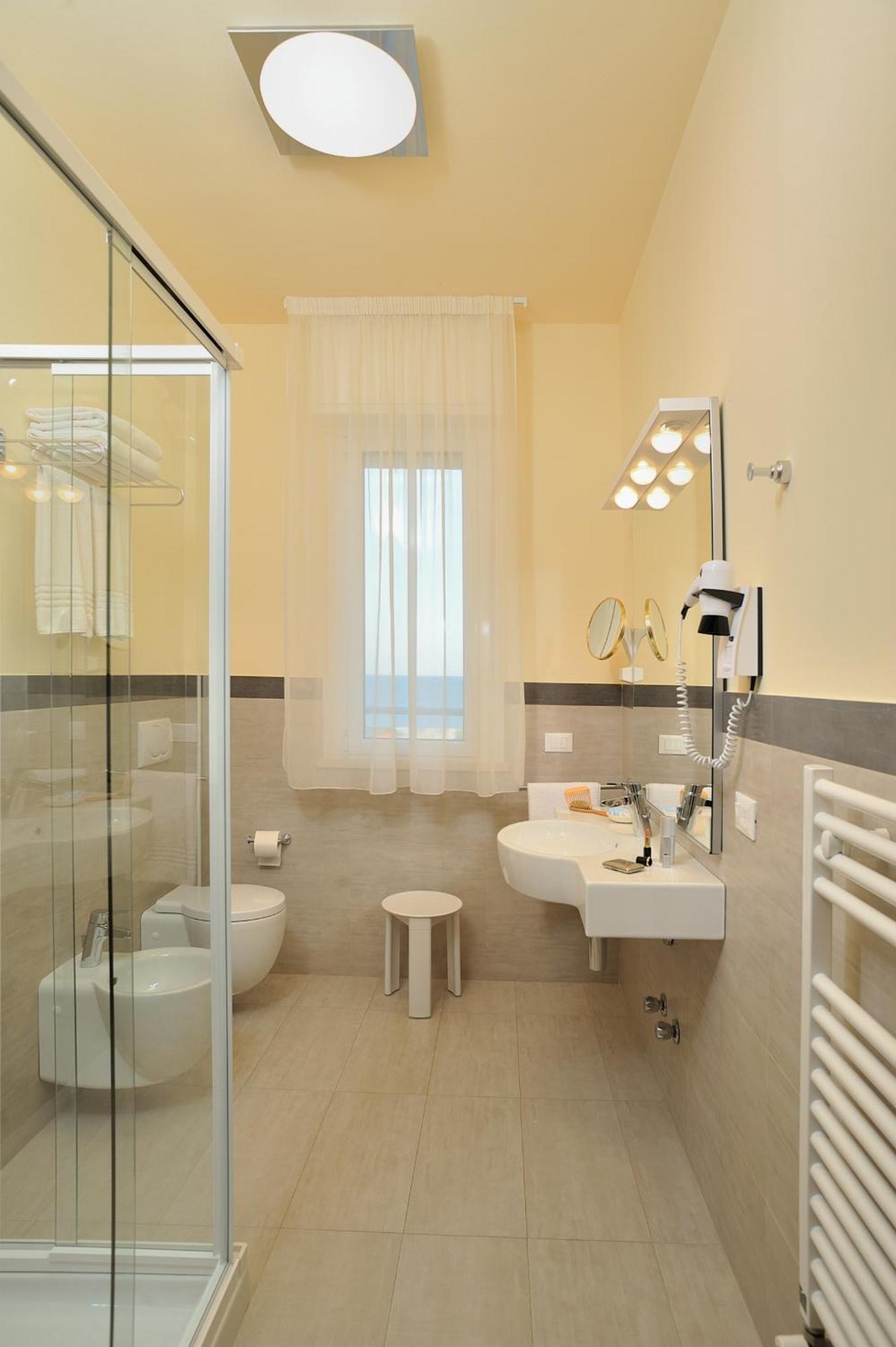 Comfort Triple Room